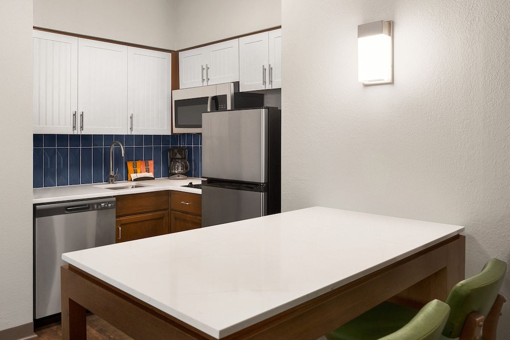 Suite, 1 Bedroom, Accessible, Kitchen (Mobility) - Photo 13
