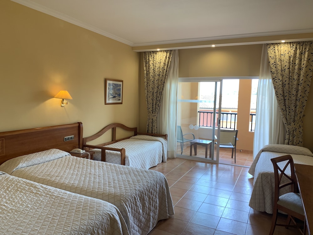 Quadruple Room, Balcony, Sea View