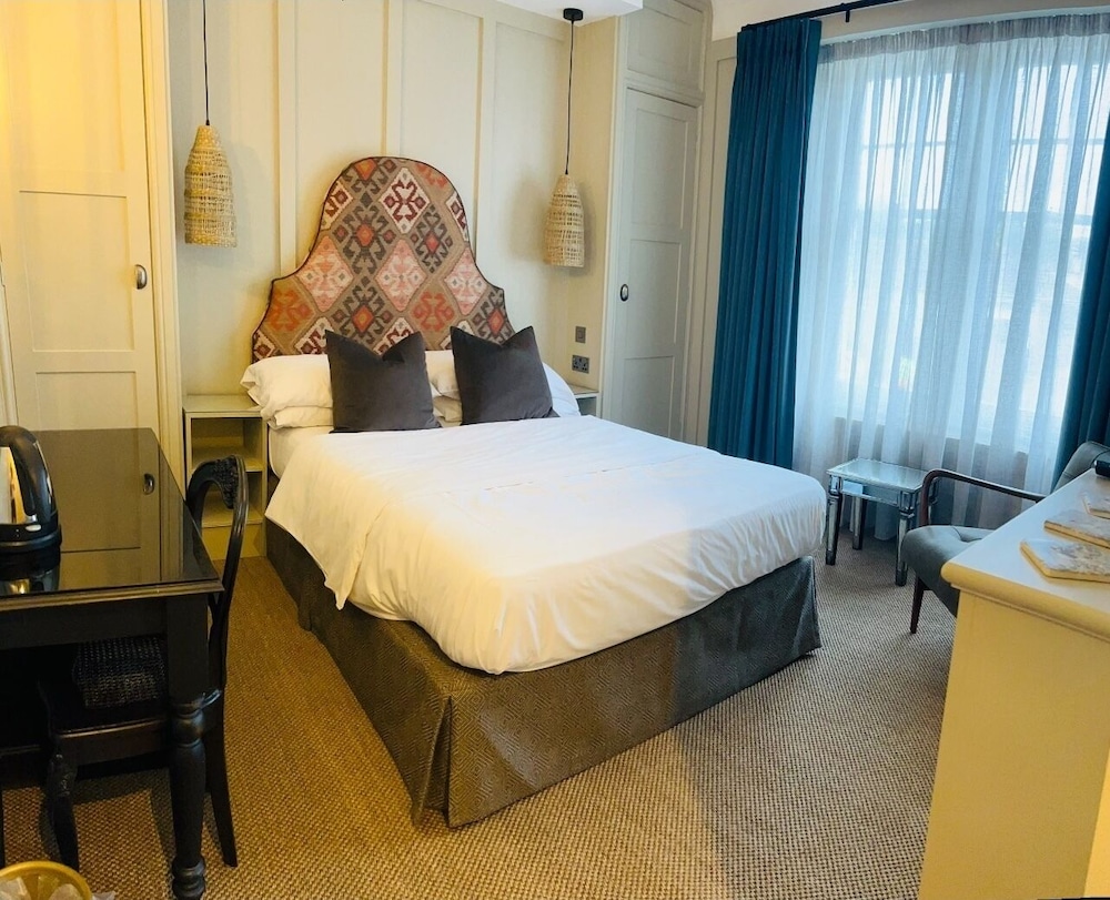 Classic Double Room, Ensuite (Stracey room)
