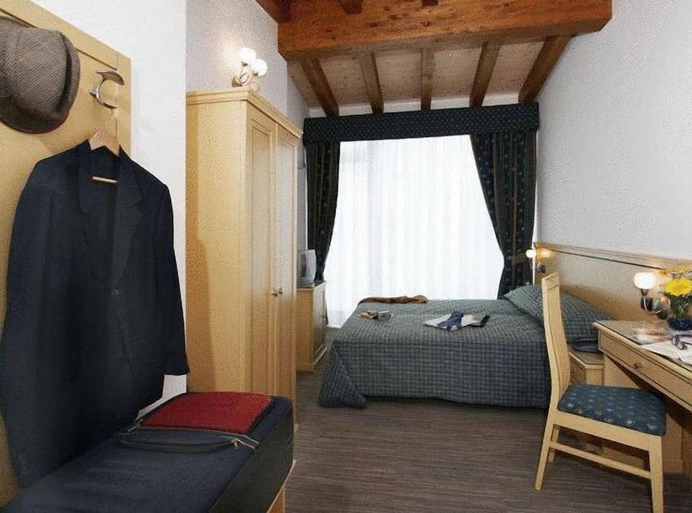 Classic Double or Twin Room photo 2