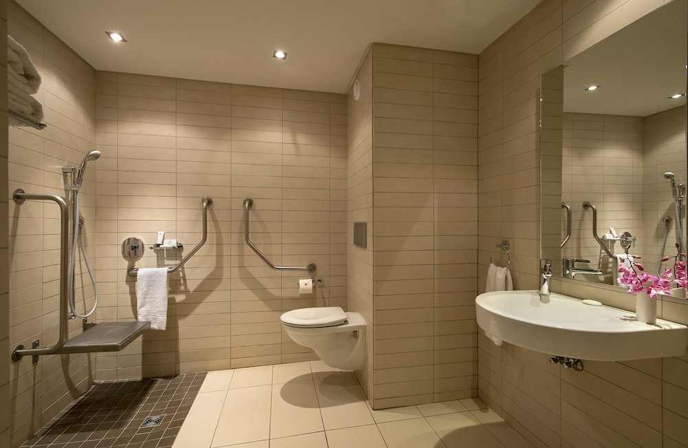Double Room (Physically Accessible) - Photo 3
