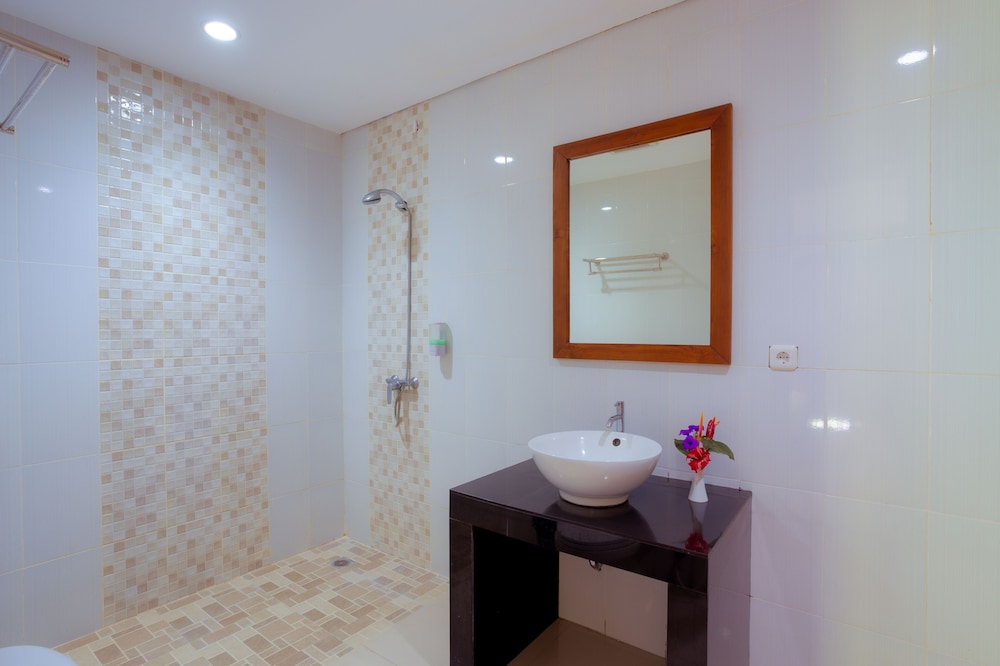 Deluxe Double Room with Coworking - Photo 18