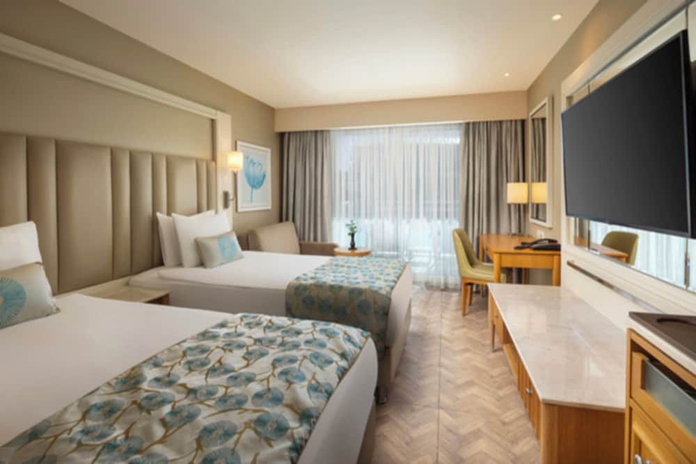 Annex Standard Swim-up Room