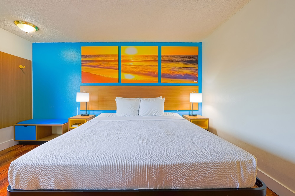 Room, 1 King Bed photo 2