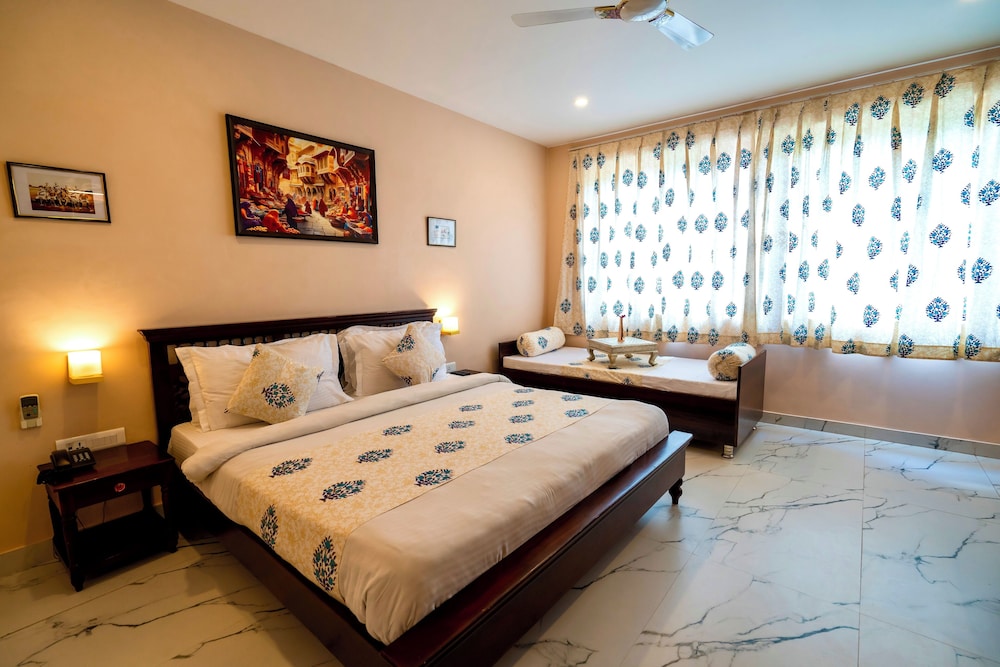 Fort view Deluxe Room, King Bed ( 2nd floor) - Photo 4