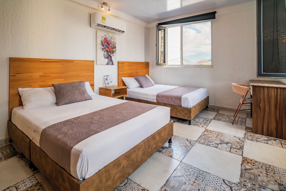 Quadruple Room, City View photo 3