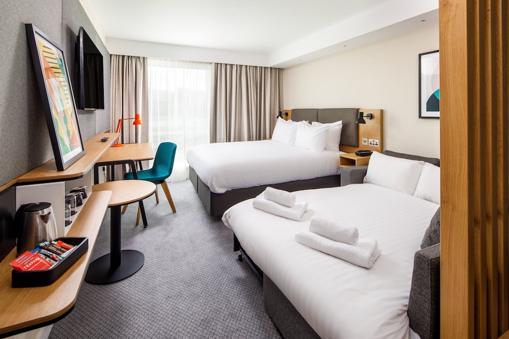 Standard Room, 1 Queen Bed with Sofa bed - Photo 1