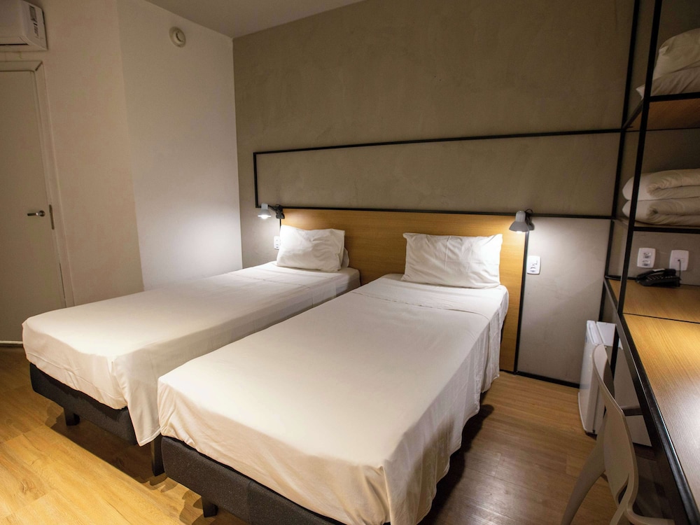 Standard Room, 2 Twin Beds photo 3