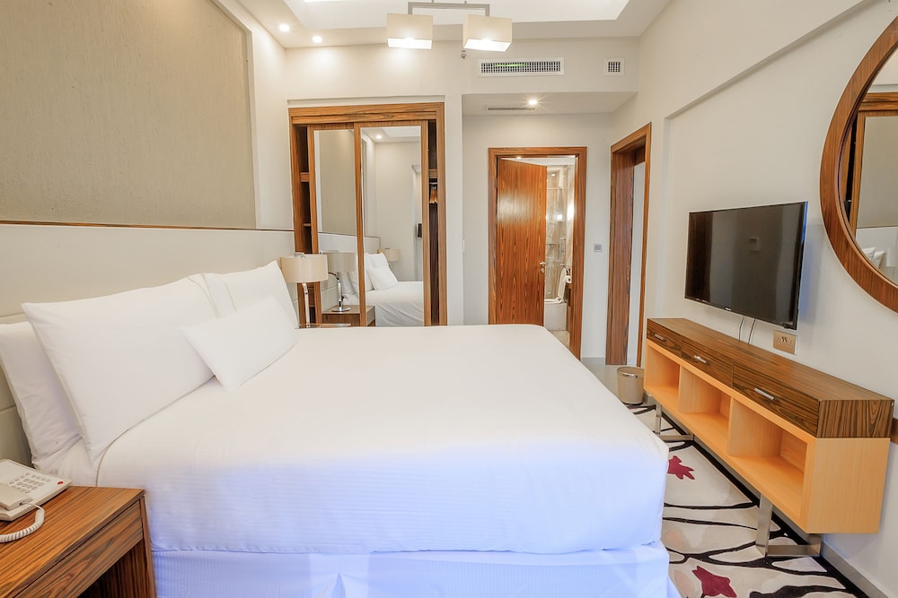 Premier Apartment, 1 King Bed, Ocean View - Photo 1