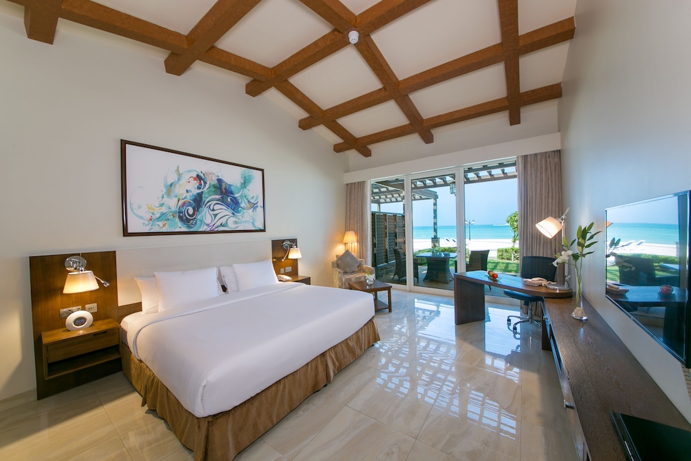Beach Chalet King Bed with Private Terrace photo 2