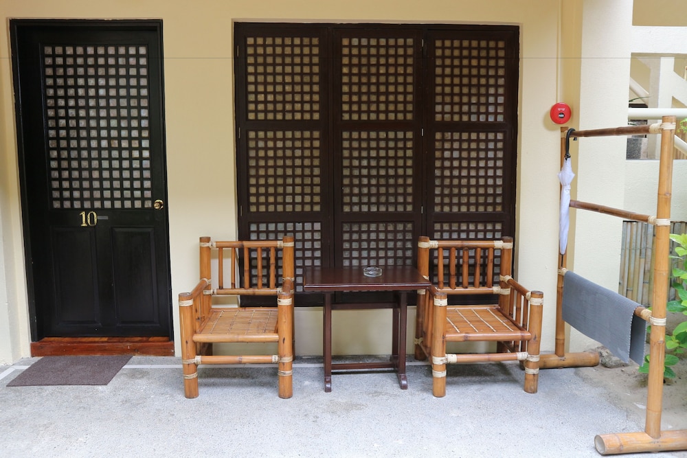 Deluxe Main Building photo 2
