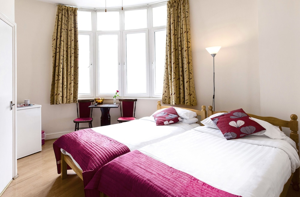 Twin Room, Ensuite photo 1