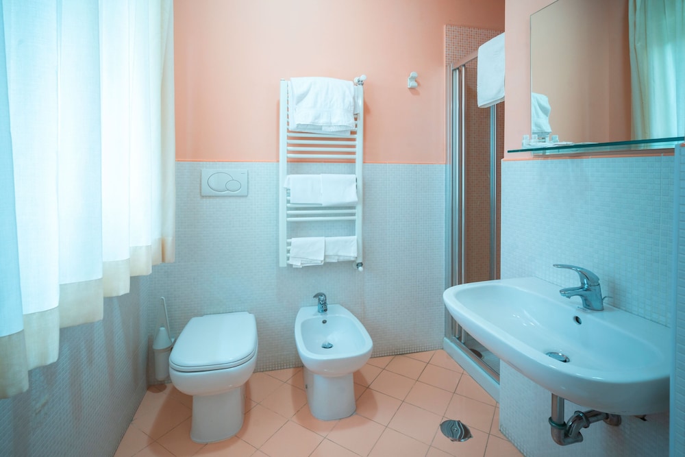 Double or Twin Room - Photo 2