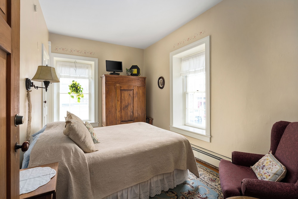 Standard Double Room, Private Bathroom (Room 2) photo 1