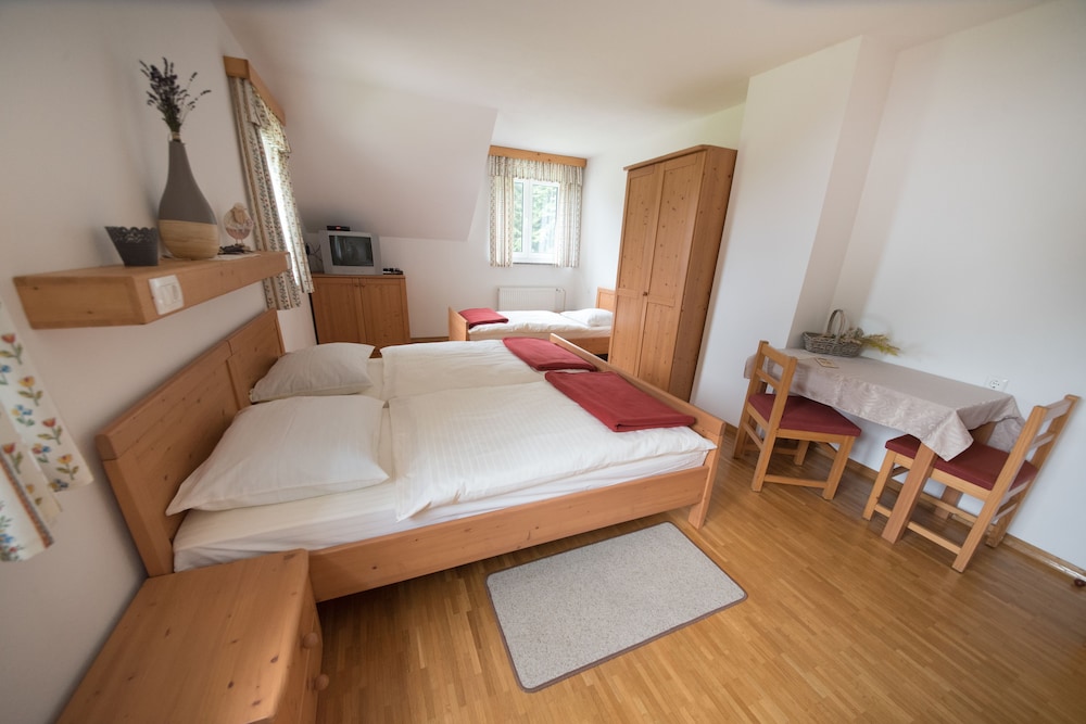 Triple Room, 3 Twin Beds photo 1