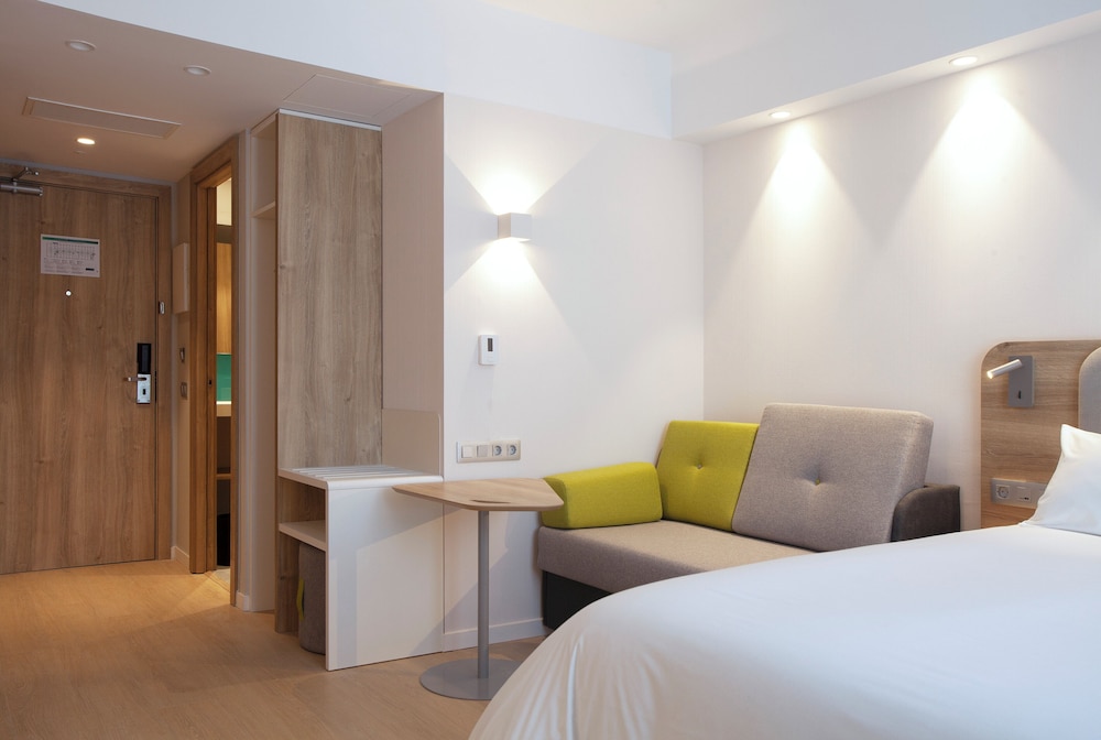 Standard Room, 1 King Bed with Sofa bed (Free Breakfast)