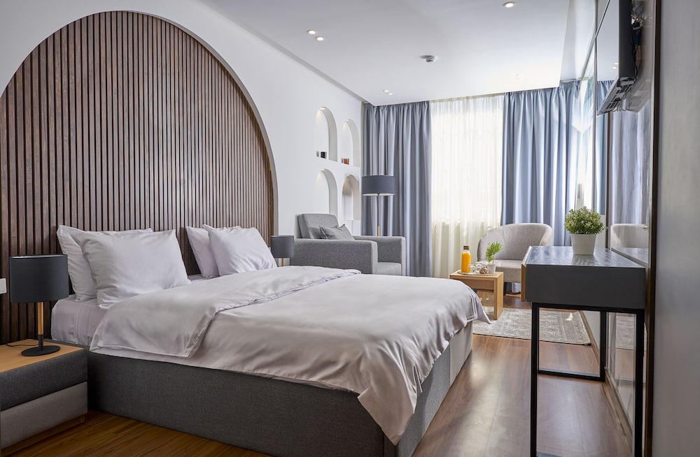 Junior Suite, City View