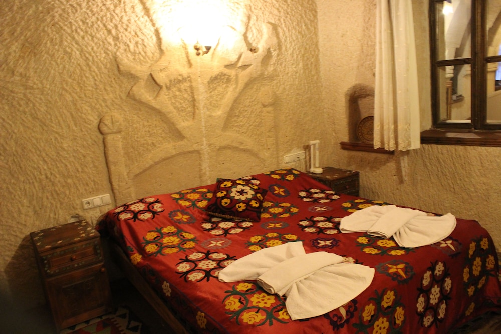 Lilac Cave Suite photo 2