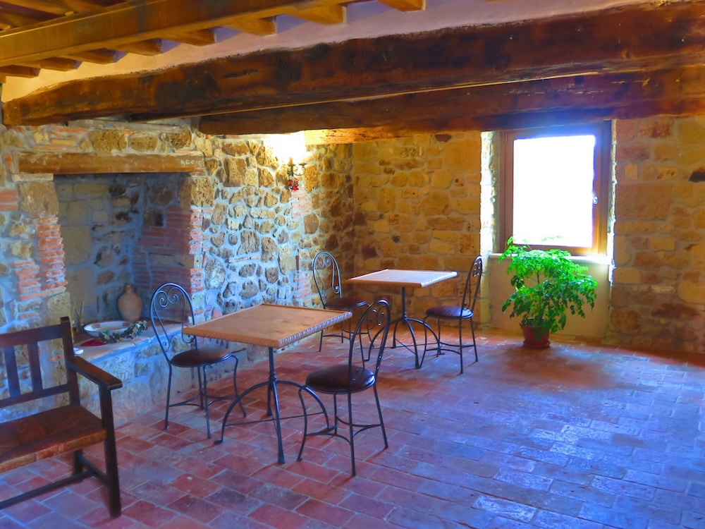Romantic Double Room, 1 Queen Bed, Non Smoking, Valley View photo 3