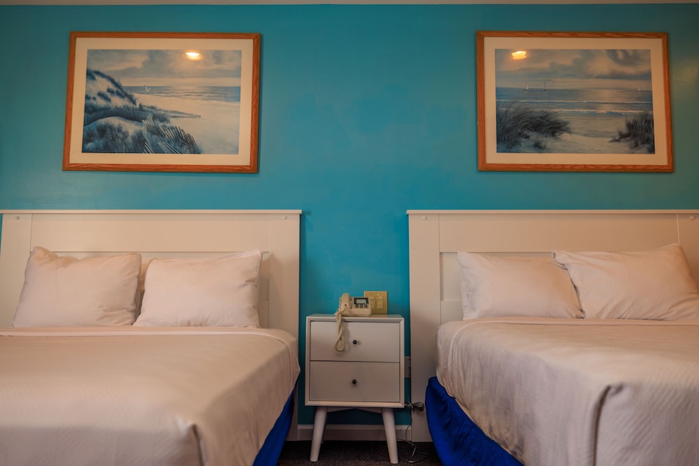 Oceanfront Large 2 Queen with Sofa Bed, Balcony photo 1