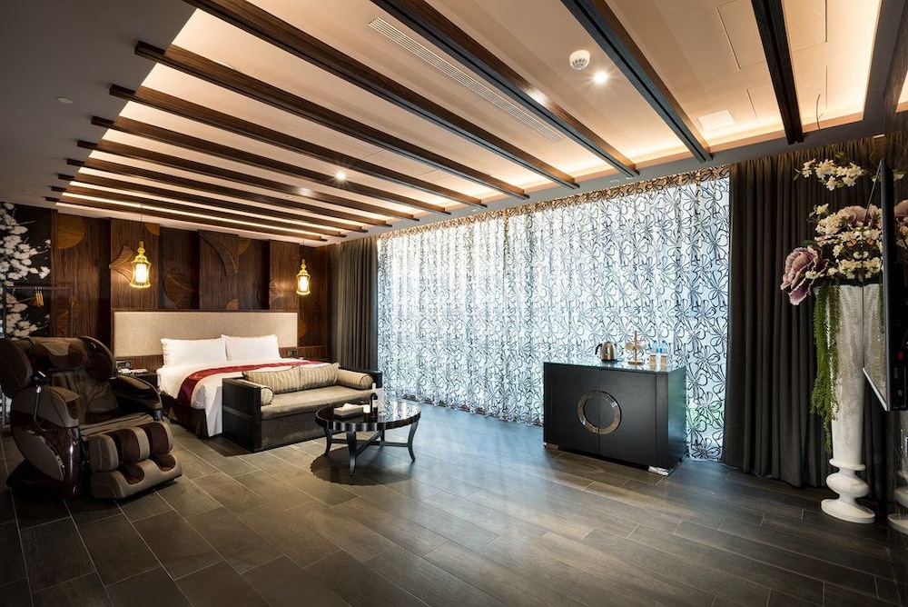 Luxury Room (Consecutive night 11 pm check-out required) photo 1