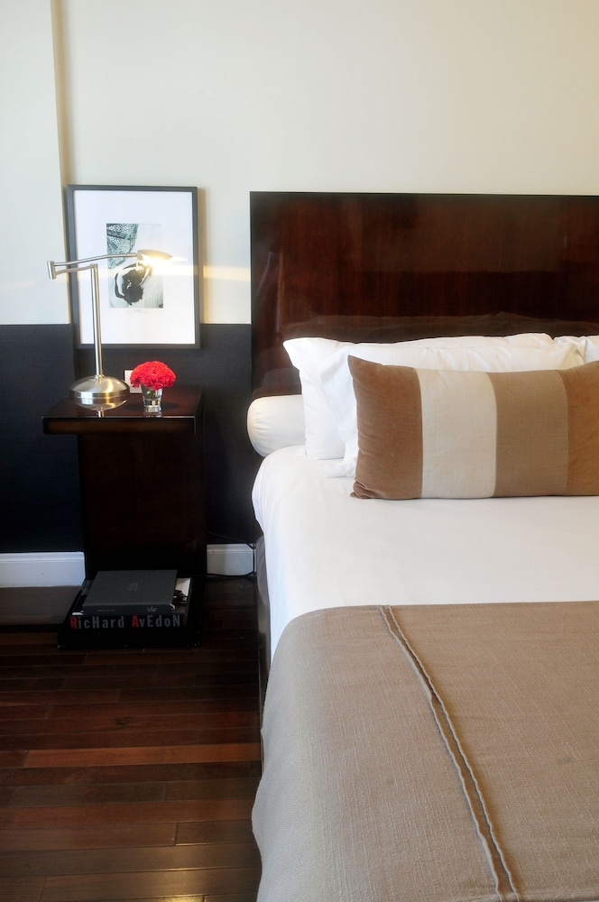 Executive Room thumbnail 5