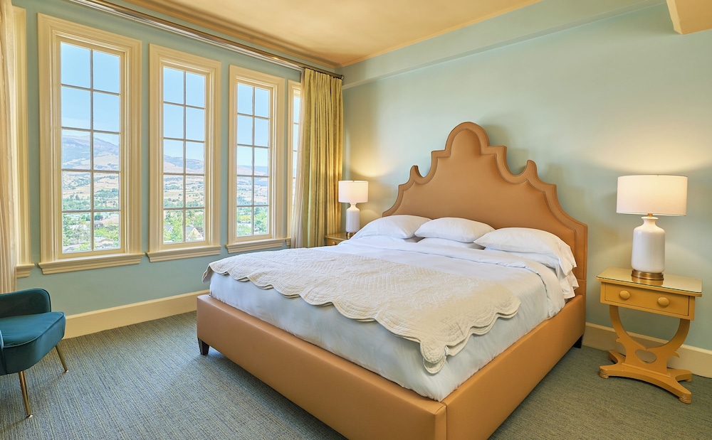 Deluxe Room, 1 King Bed, City View - Photo 1
