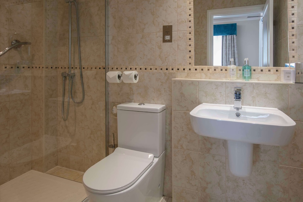 Standard Room, 1 Double Bed, Non Smoking (Small Room) - Photo 9
