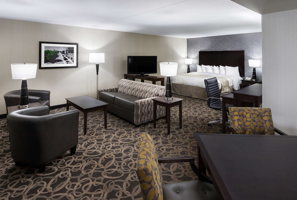 Suite, Multiple Beds, Jetted Tub (Living Room;With Sofabed) - Photo 5