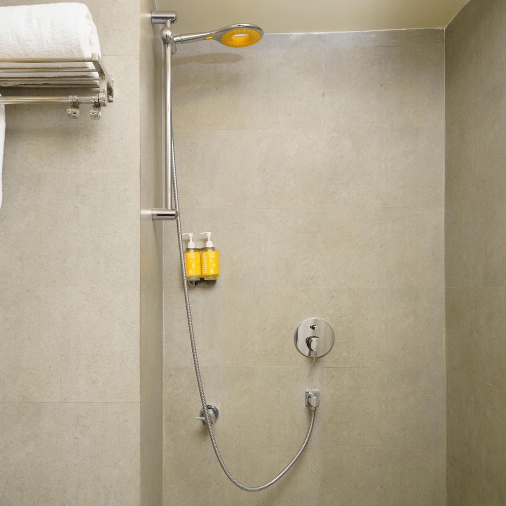 Standard Twin Room - Photo 3