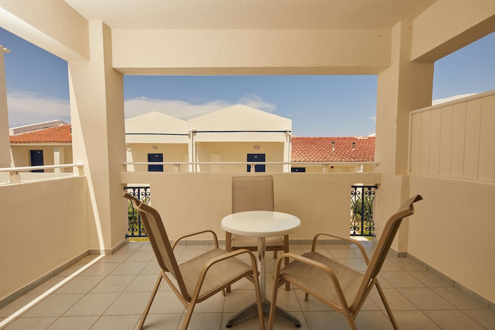 Junior Suite, Balcony (3 Adults) - Photo 7