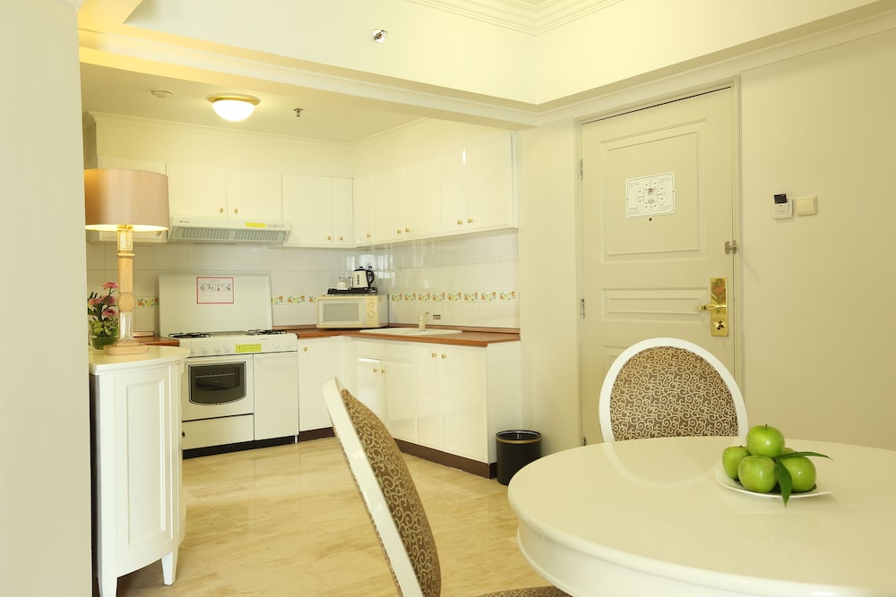 Suite, 1 Bedroom - Photo 6