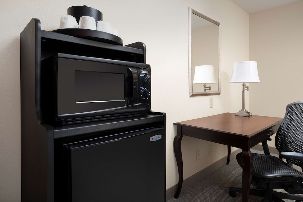 Room, 1 King Bed, Accessible (Mobility & Hearing, Roll-in Shower) - Photo 3