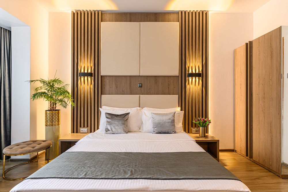 Standard Double Room, 1 Queen Bed (10% off in nearby restaurant) photo 1