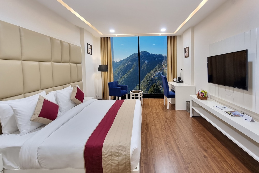 Deluxe Room, 1 King Bed, Non Smoking, Mountain View - Photo 5