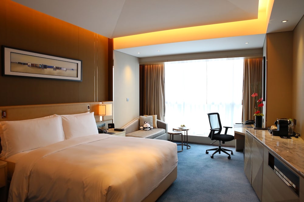 Deluxe Room, 1 King Bed (High Floor)