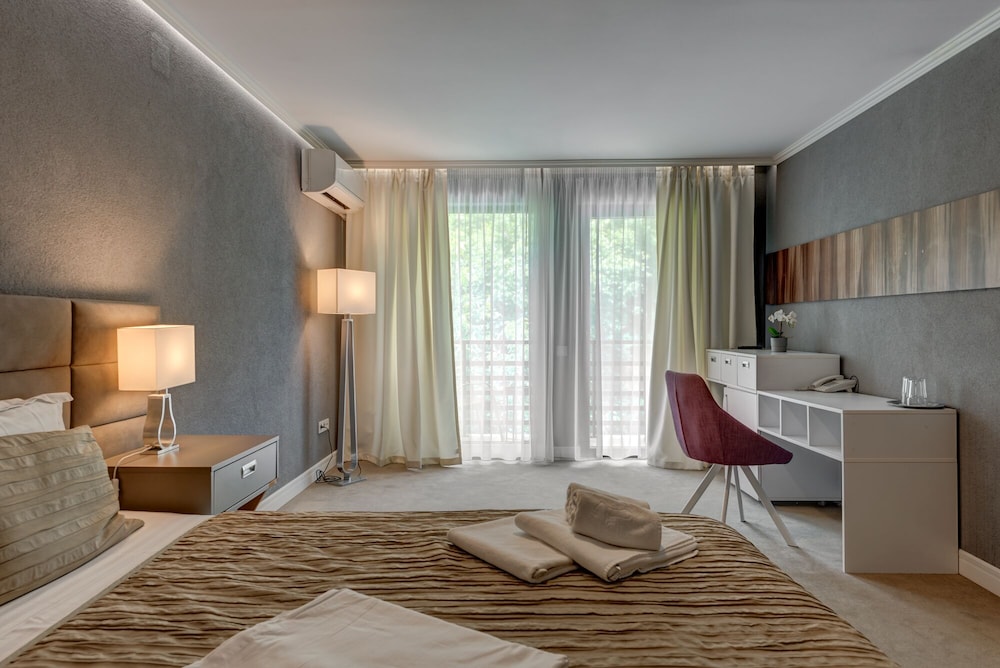 Luxury Double Room, Balcony photo 2