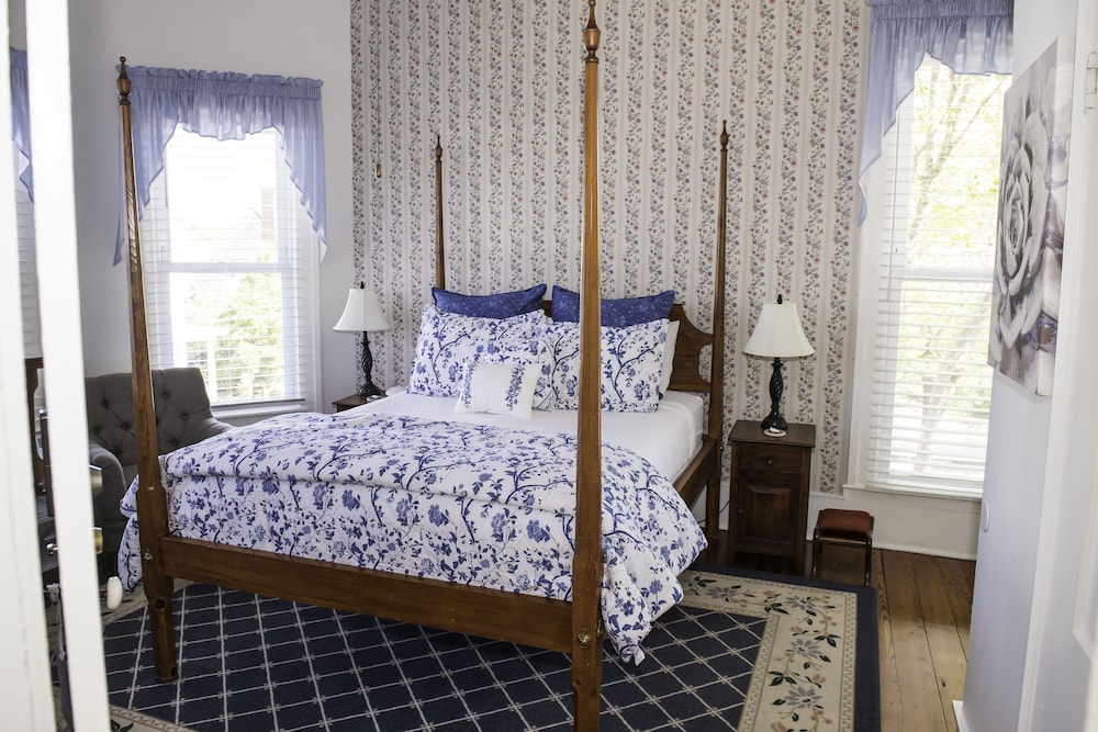 Blue Room photo 2