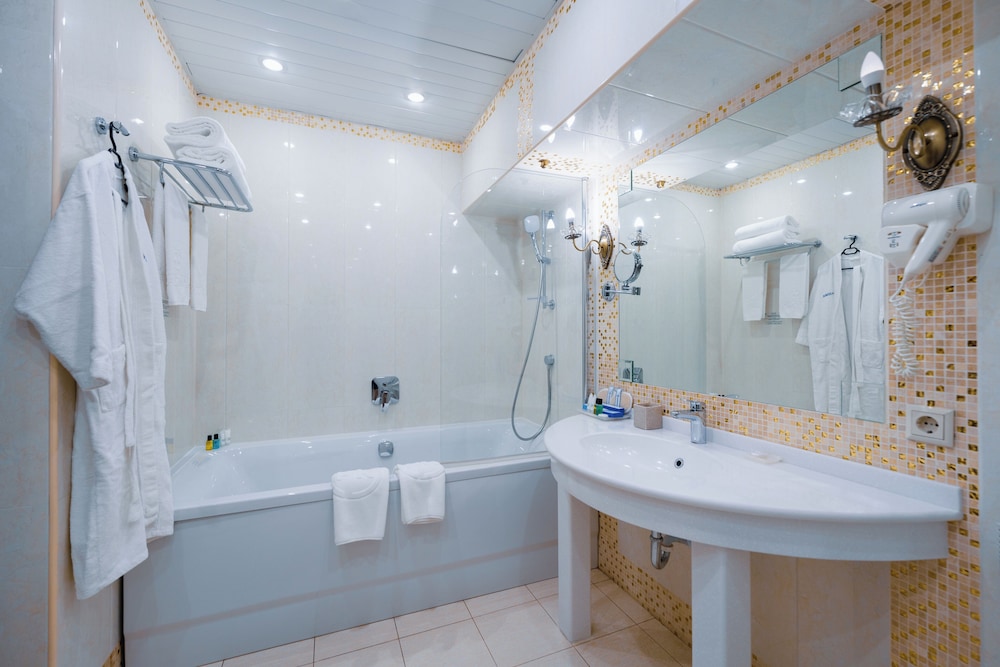 Suite - Photo 8