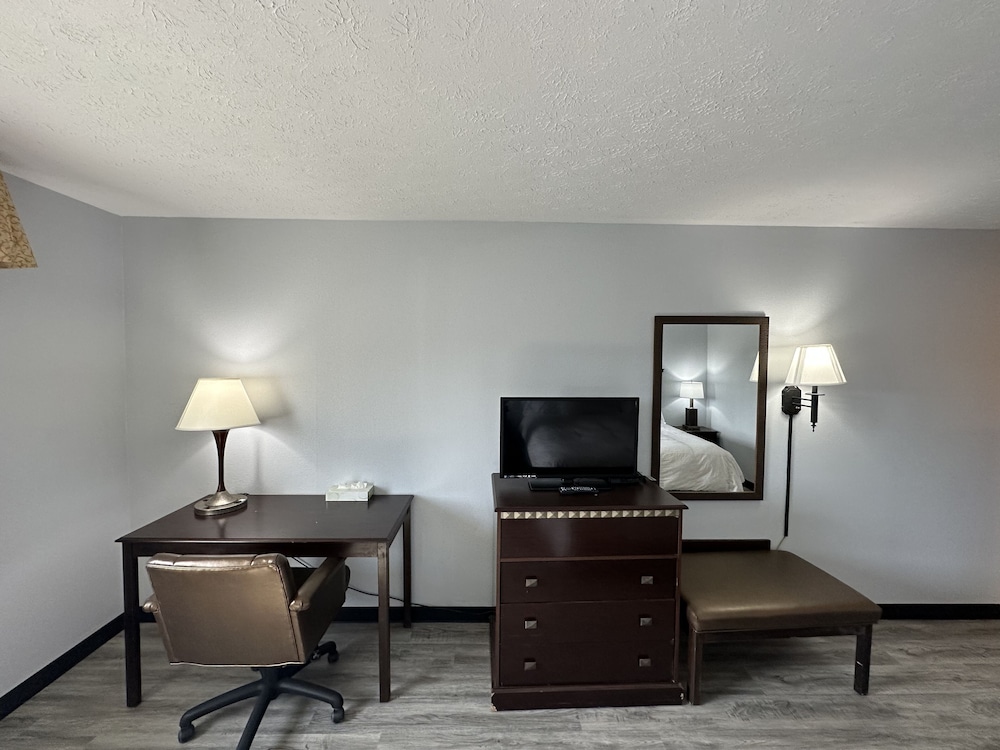 Deluxe Single Room, 1 King Bed, Accessible photo 2