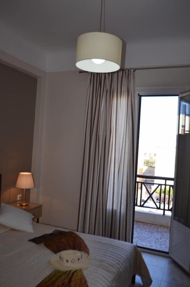 Standard Room, 1 Queen Bed