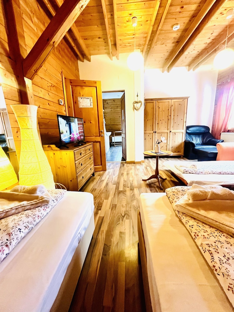 Family Quadruple Room photo 1