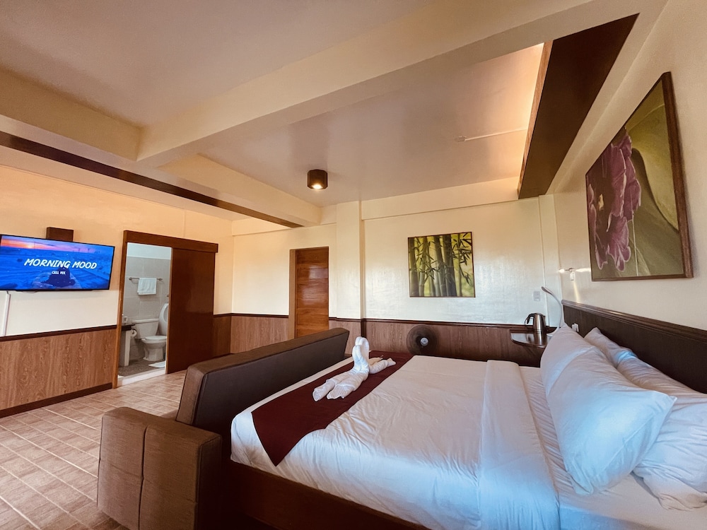 Deluxe Room, 1 King Bed photo 1