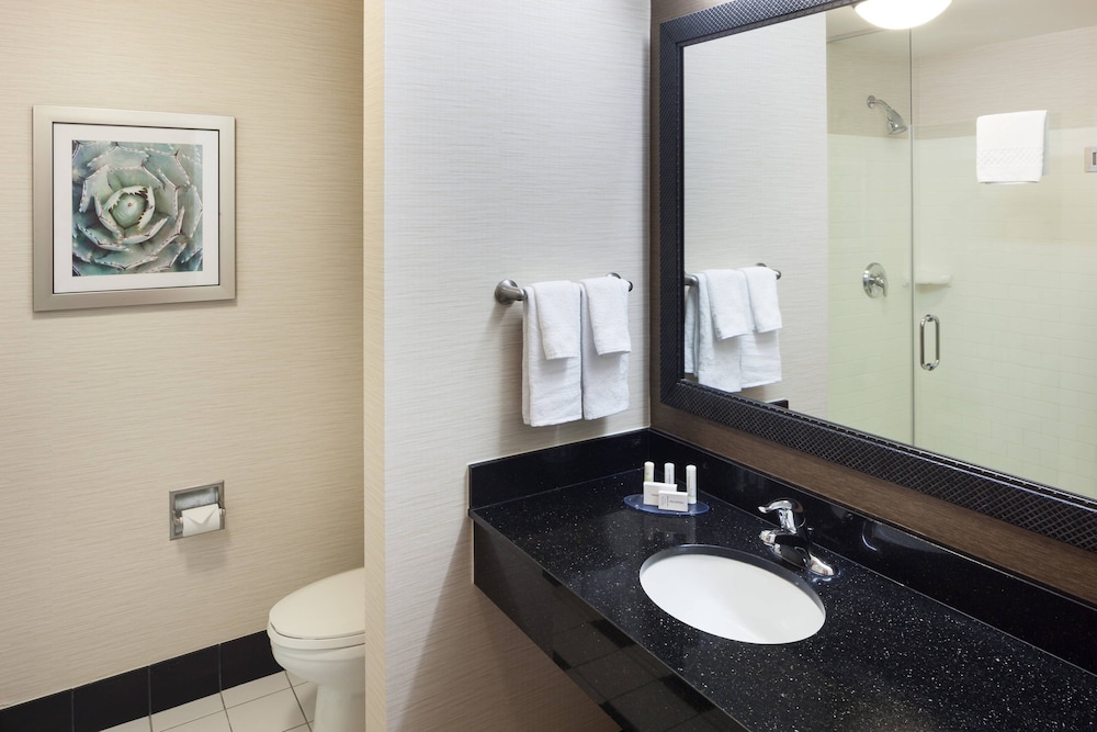 Room, 2 Queen Beds (Hearing Accessible) - Photo 4