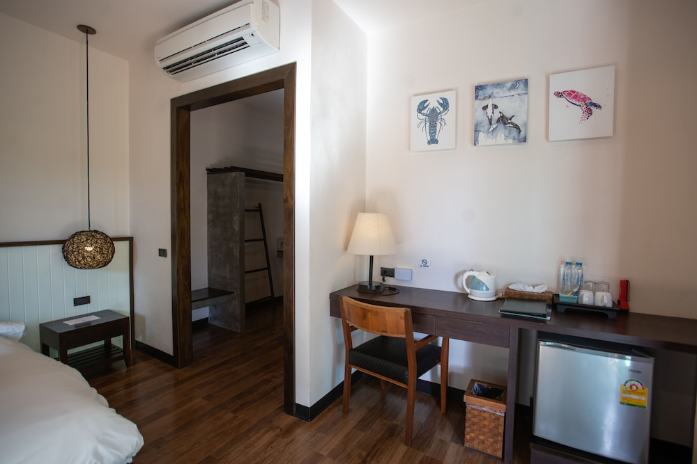Deluxe Room - Photo 5