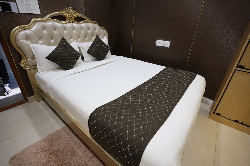 Deluxe Room - Photo 5