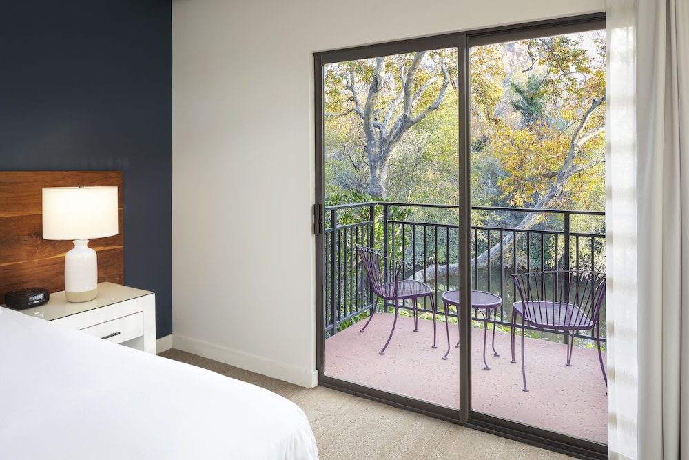 Suite, 1 Bedroom (Creekside Amara) - Photo 3