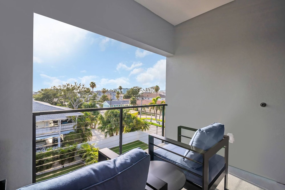 NEW 4 Bed 3 Bath Heated Salt Pool Walk2beach, Foto 20