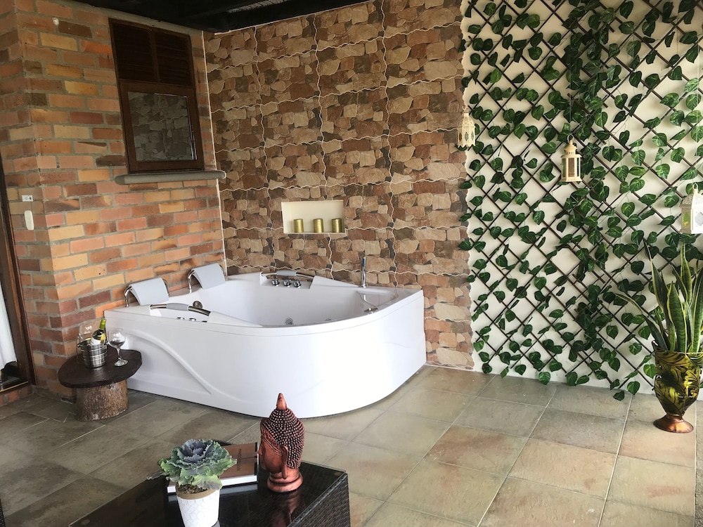 Premium Suite, 1 King Bed, Valley View photo 3