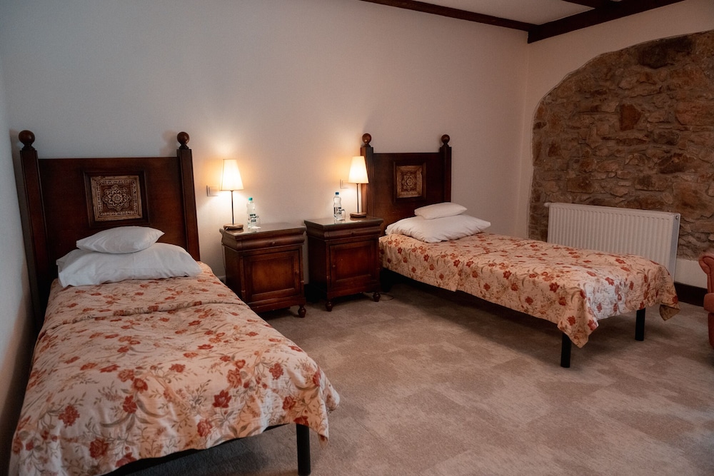 Standard Double or Twin Room - Photo 2